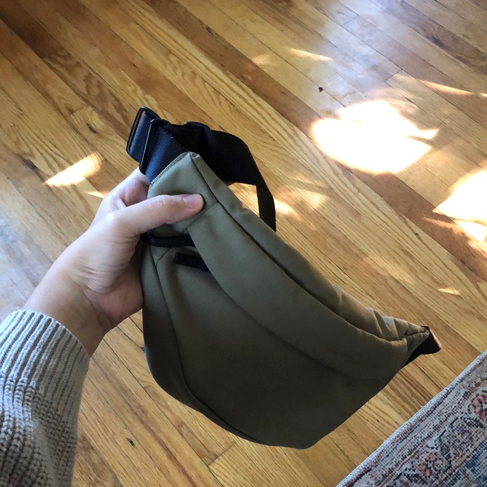 Everlane ReNew Transit Bag NWOT Fanny pack sling bag